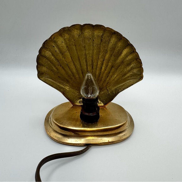 Brass Shell Night Light / Small Lamp / Vintage brass with patina - Picture 7 of 14
